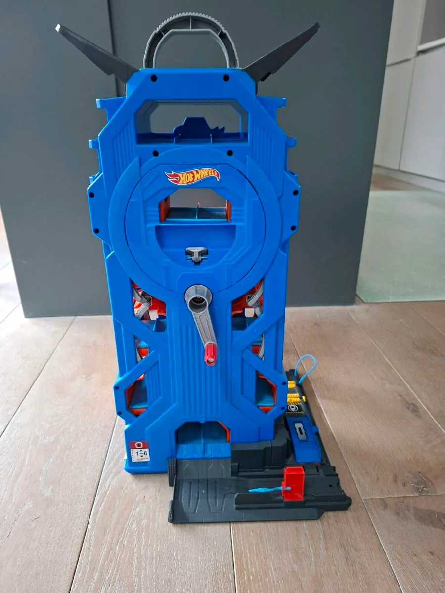 Hot Wheels Mega Garage - Image 4