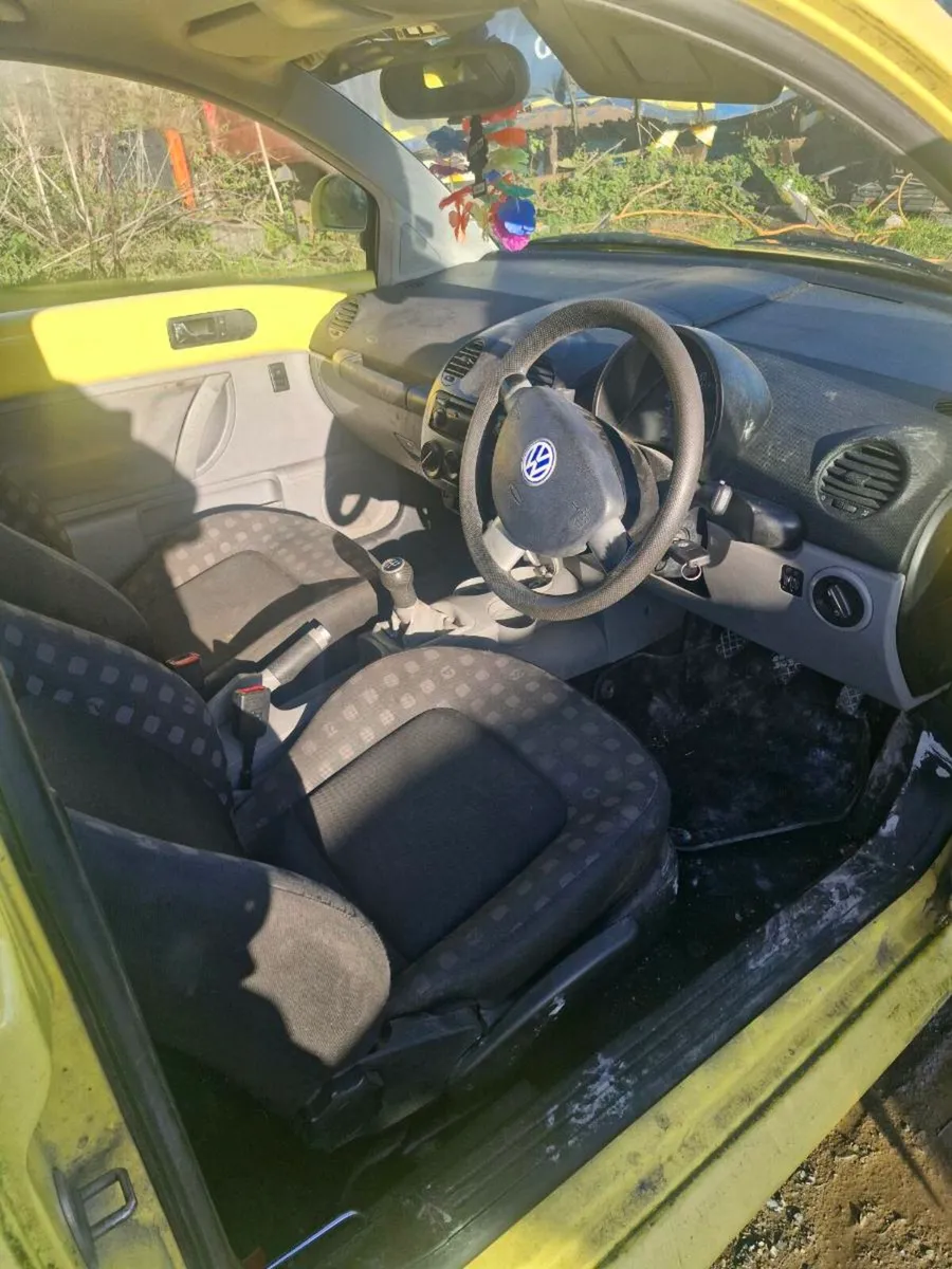 2000 volkswagon beetle - Image 4