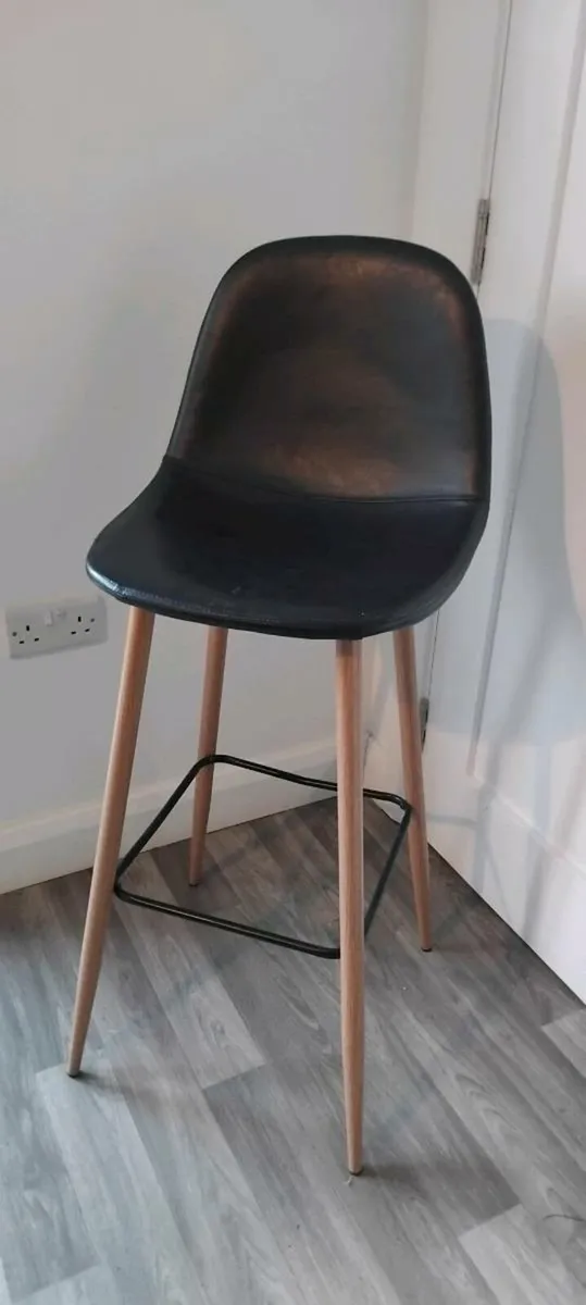 Set of kitchen stools - Image 1