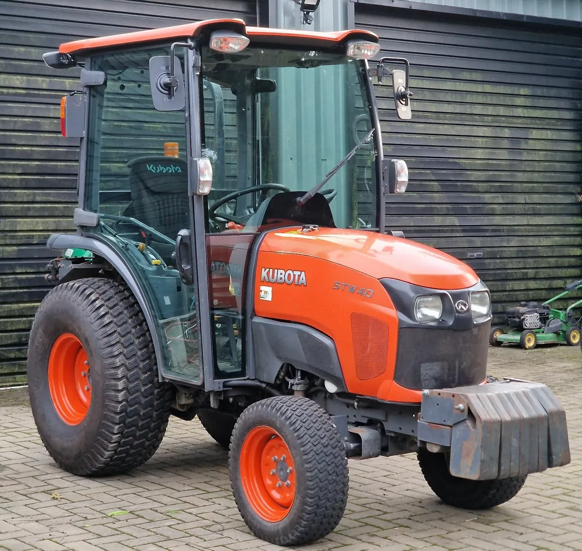 Kubota STW40 40HP Compact Tractor - Image 1