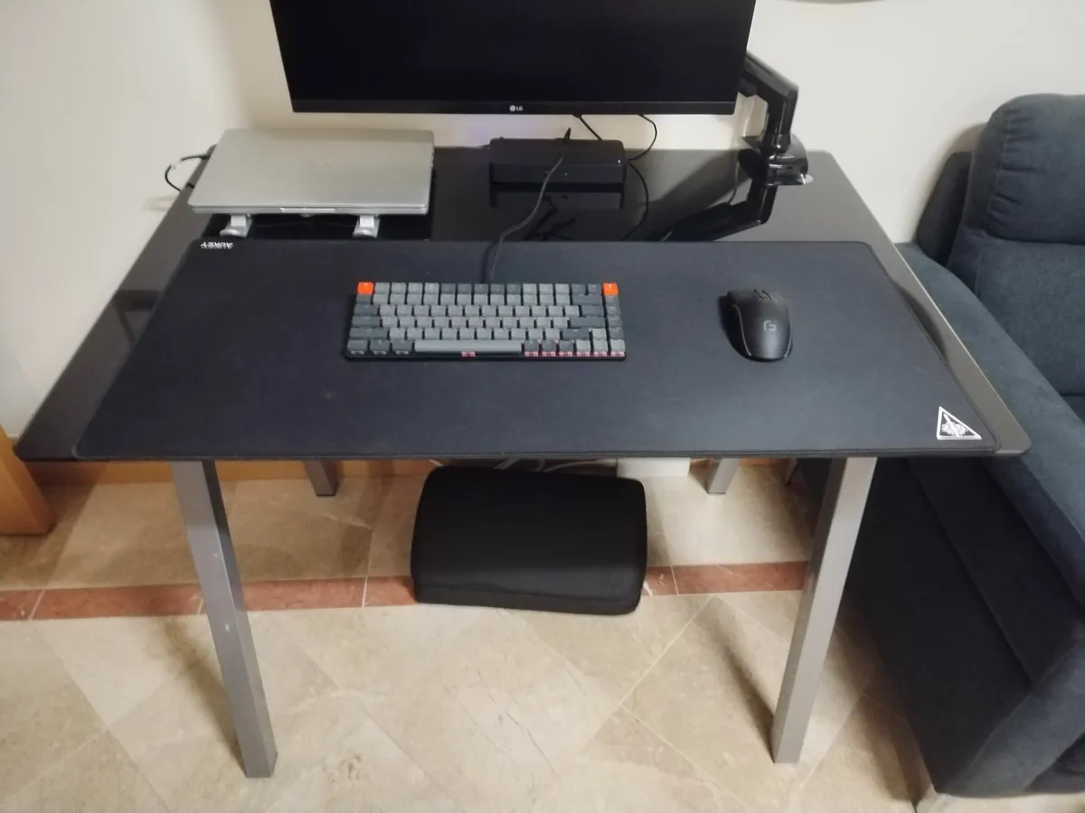 Computer Table - Image 1