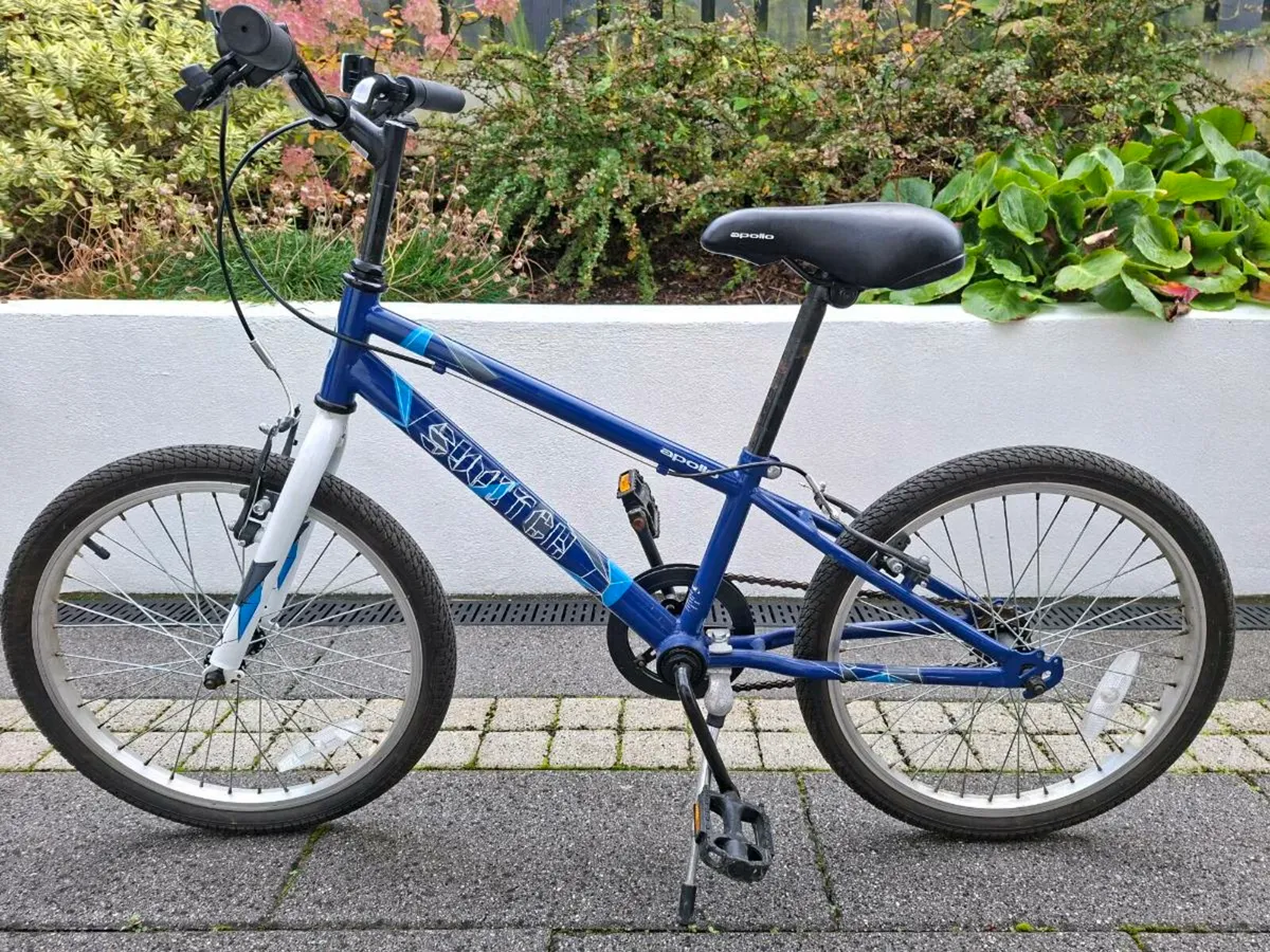 Apollo Switch Junior Hybrid Bike - Image 1