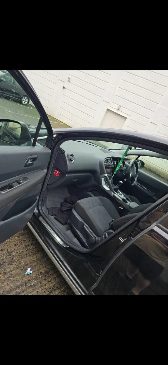 PEUGEOT 3008 1.6 HDi SV Luxury - Image 1