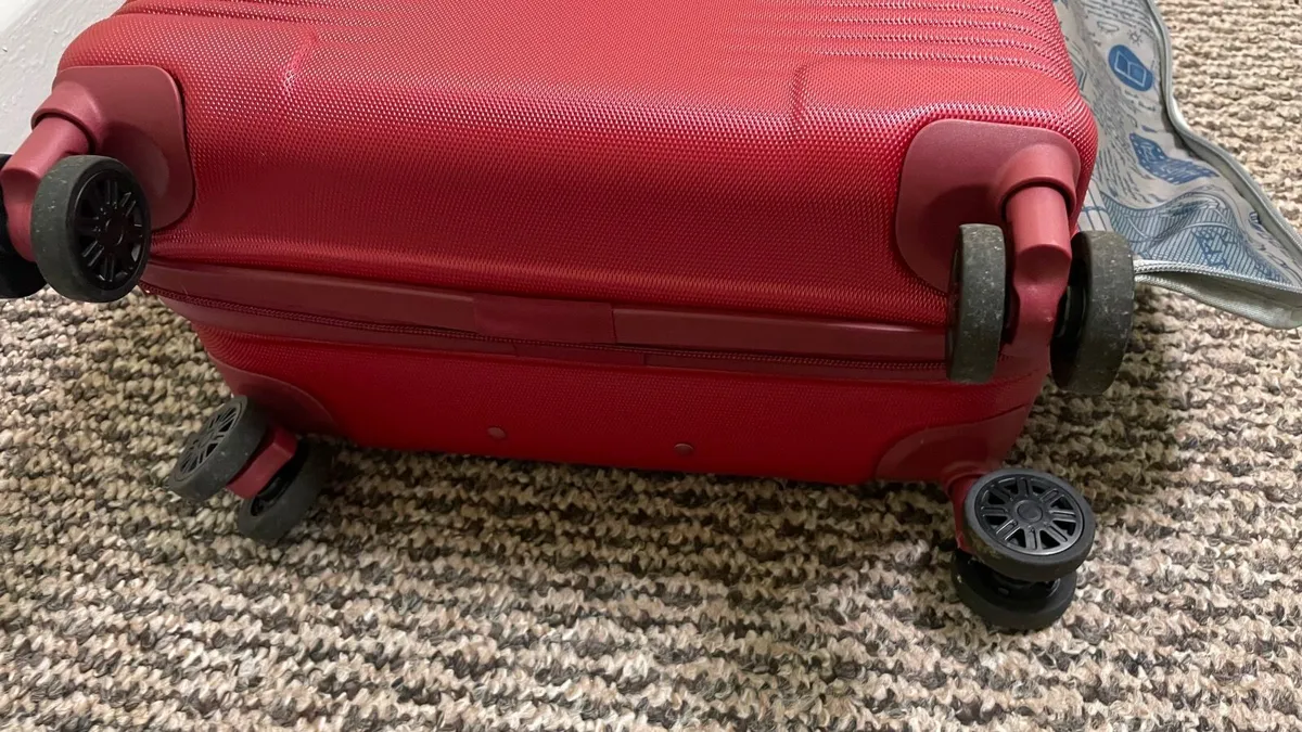 Red cabin suitcase - Image 3