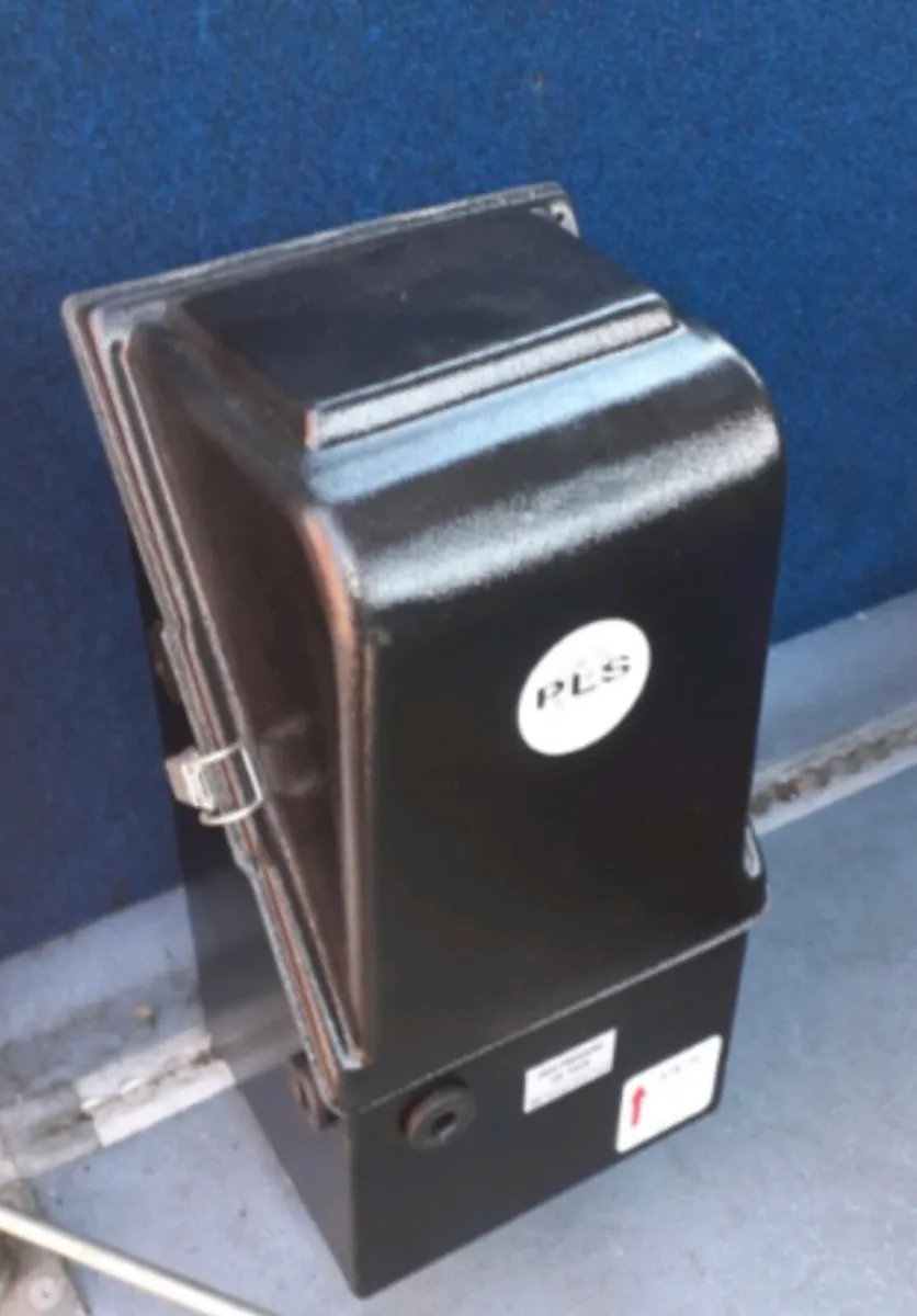 ** PLS Access Wheelchair Lift 12v ** - Image 2