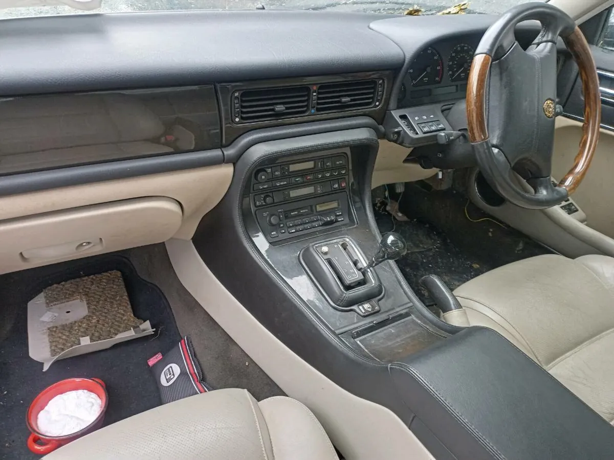 Jaguar xj sport for parts - Image 4