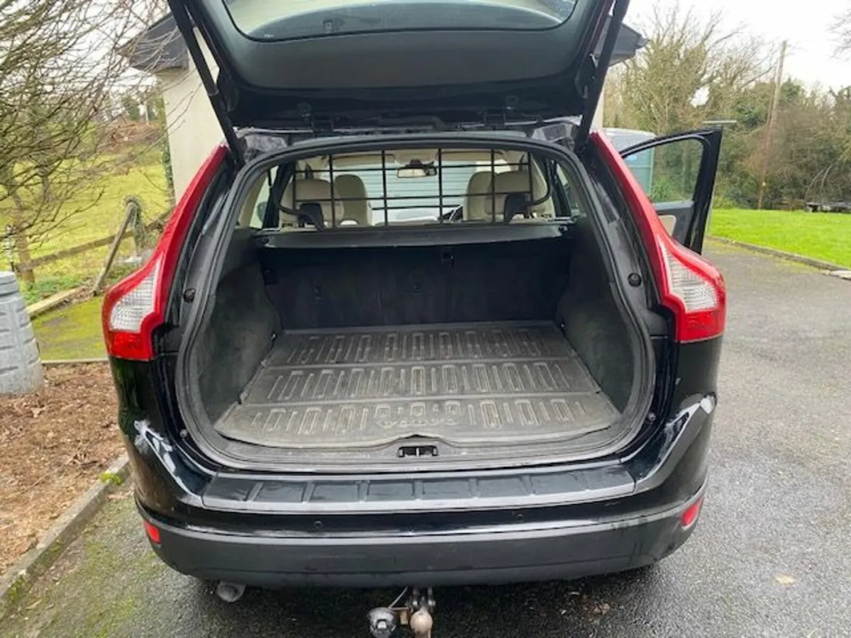 Volvo XC60 LUX SALE AGREED - Image 3