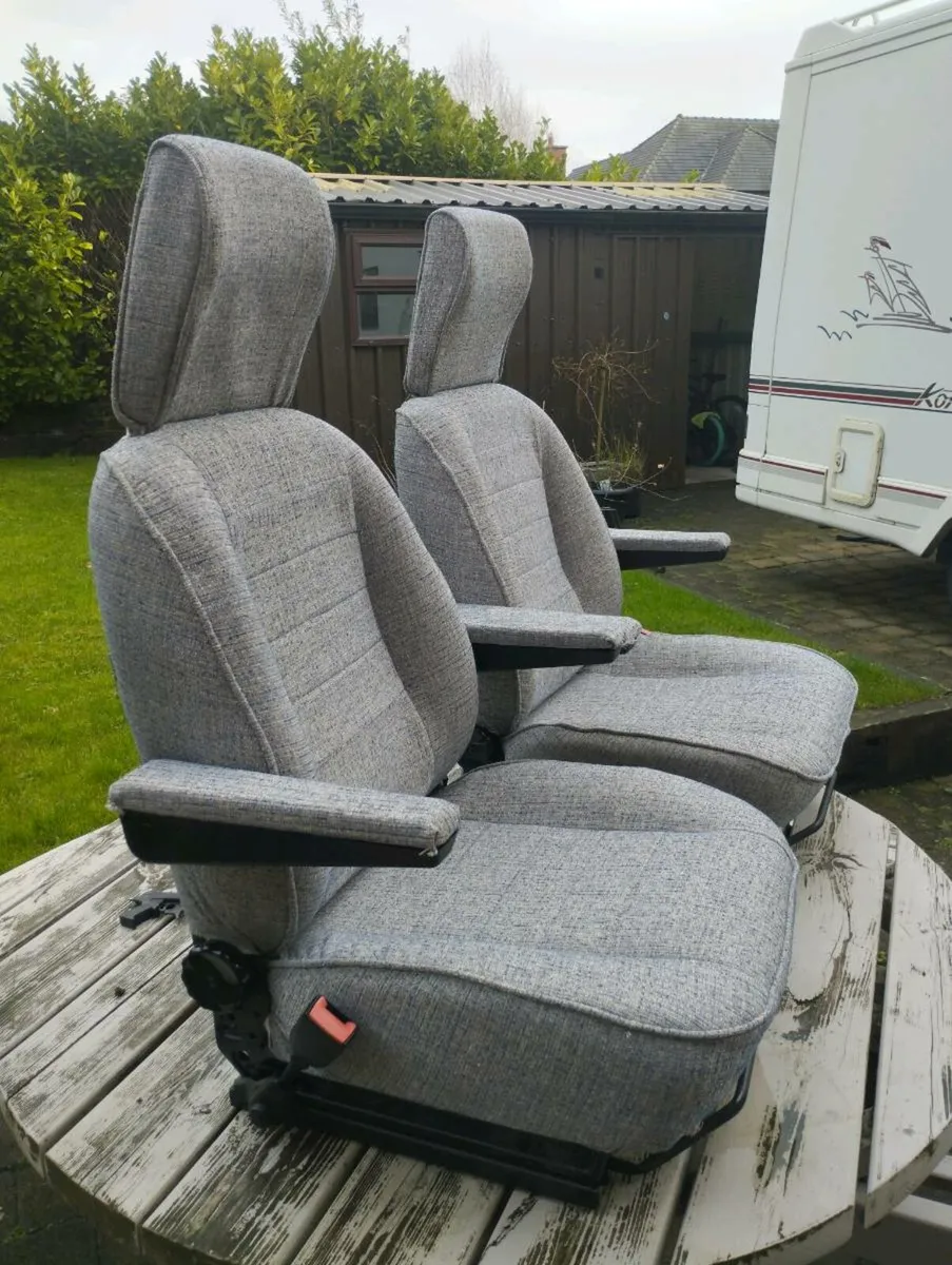 Van seats - Image 1