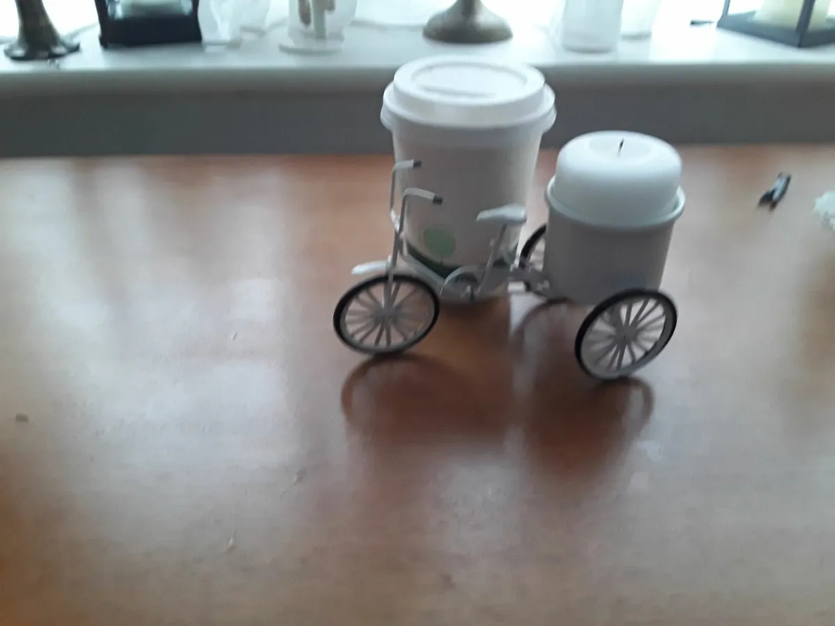 Novelty tricycle with candle - Image 1