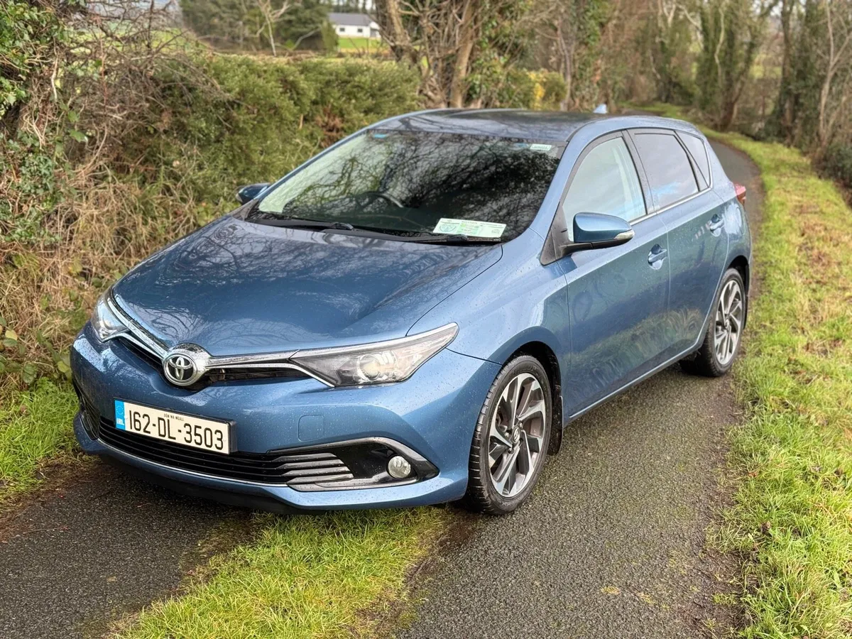 2016 Toyota auris - Image 1