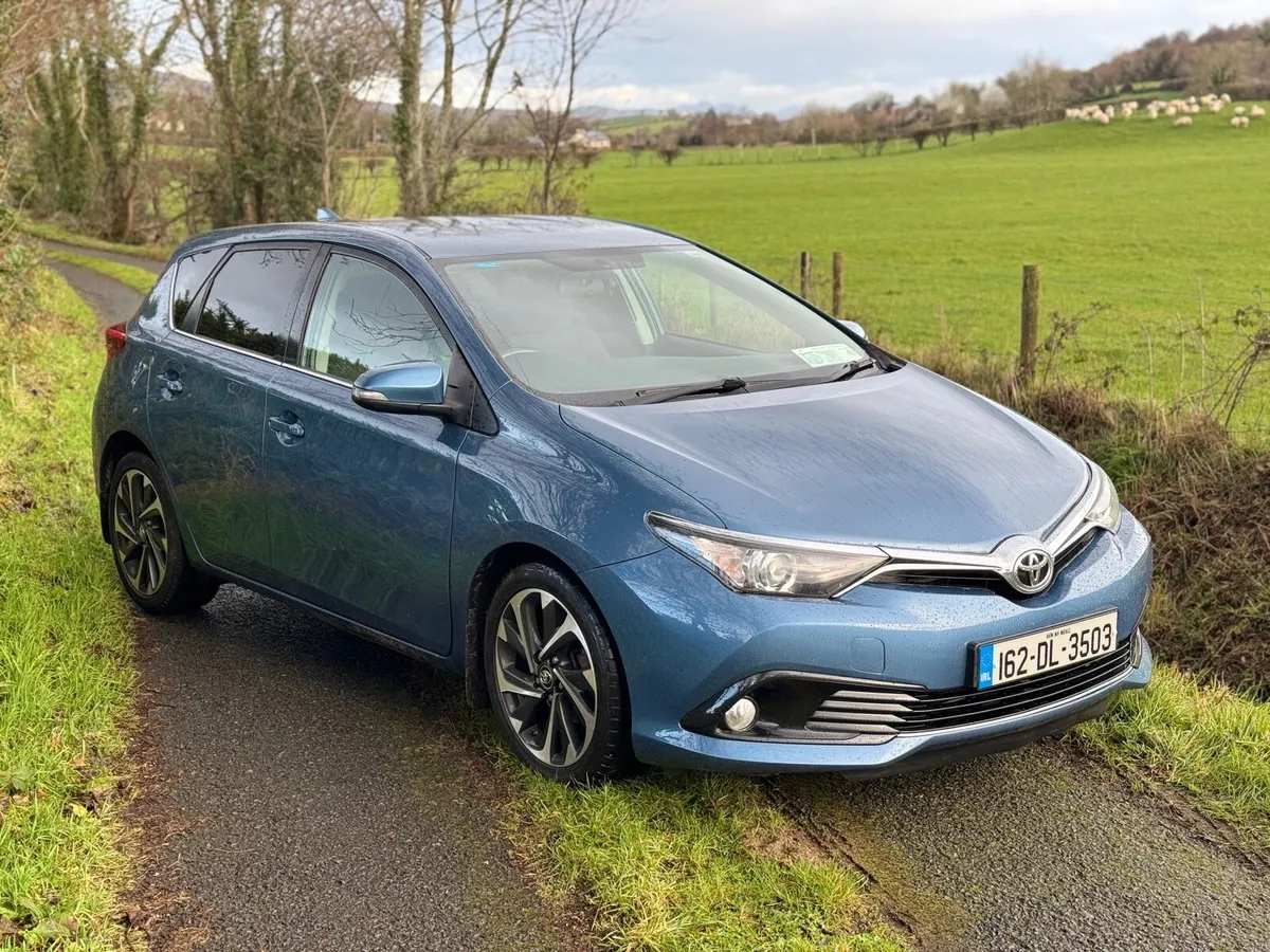 2016 Toyota auris - Image 2