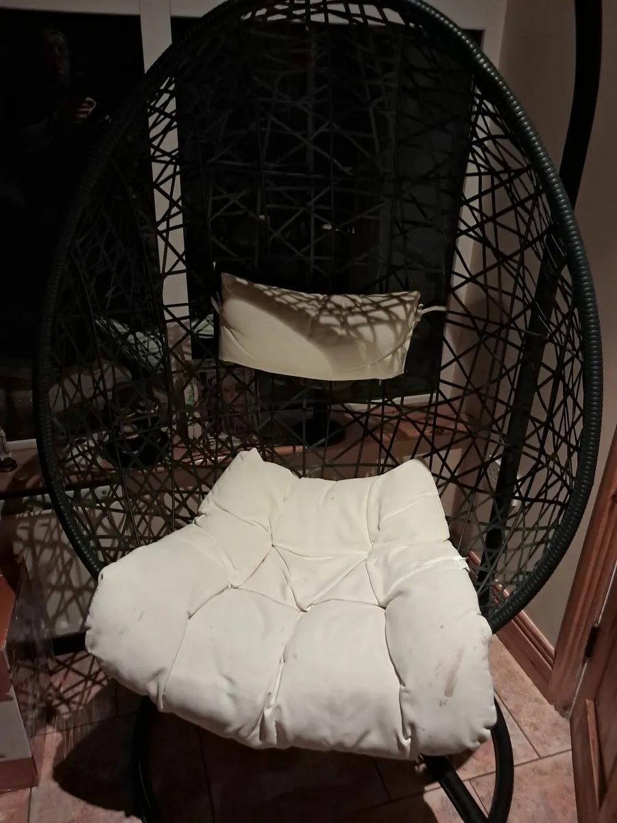 Egg chair