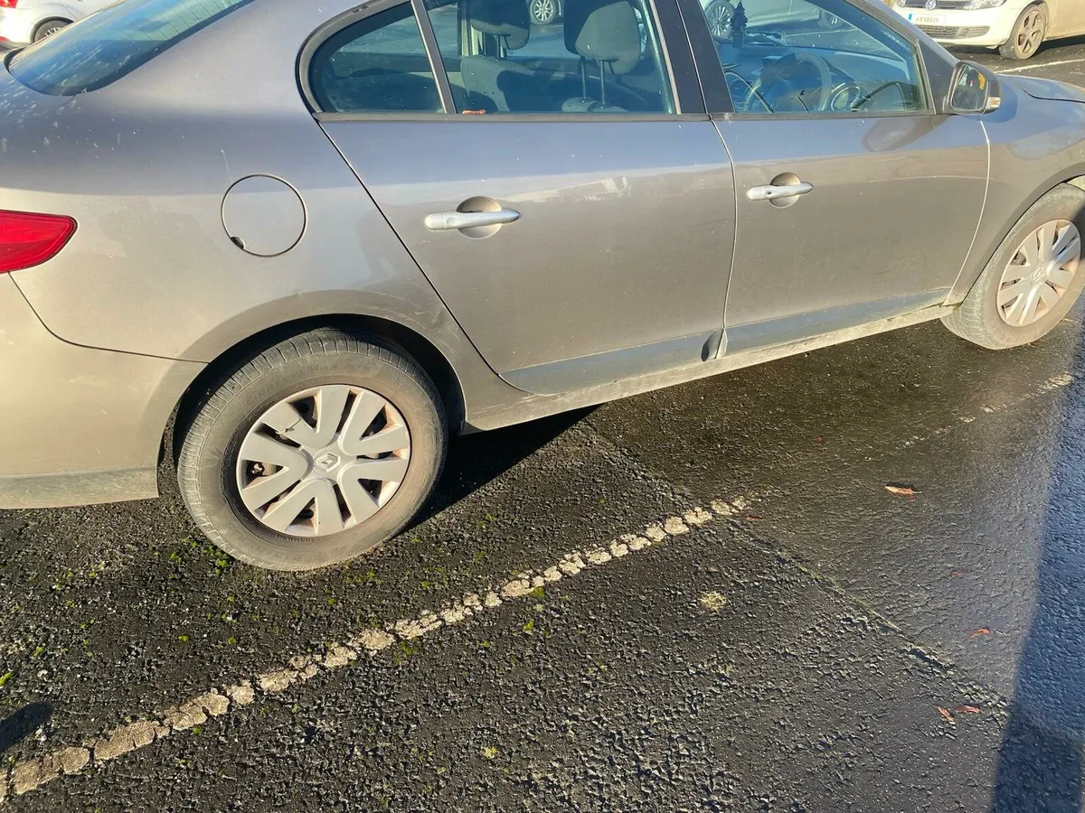 Renault Fluence 2011 - Image 4