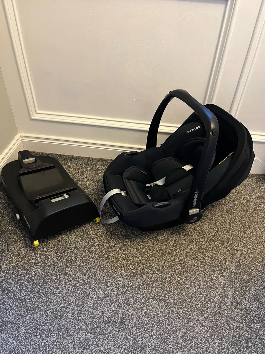 Baby car seat and iso fix base