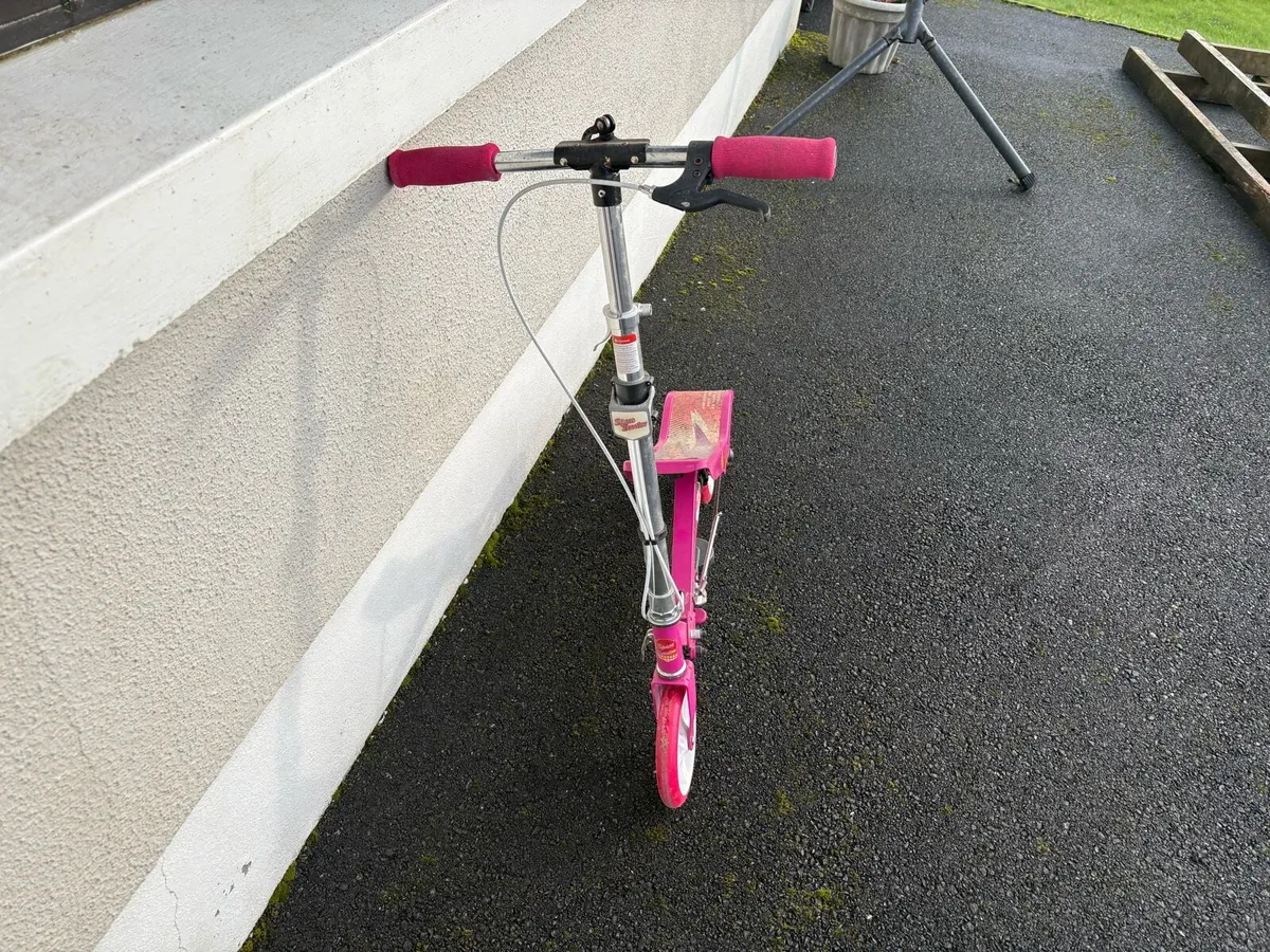 Girls scooter - Image 1