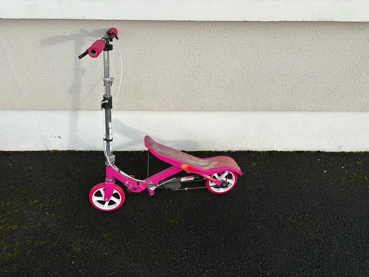 Girls scooter - Image 2
