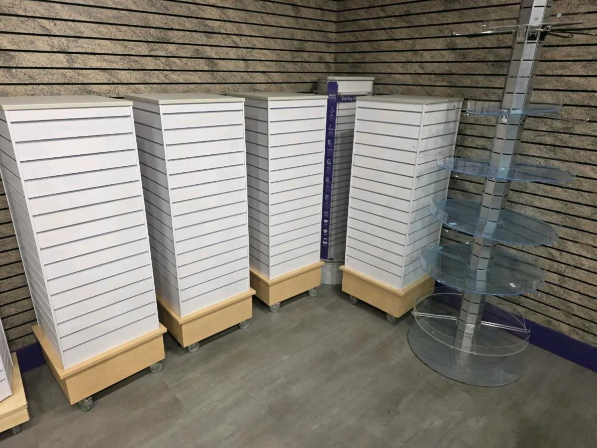 Shop furniture - Image 2