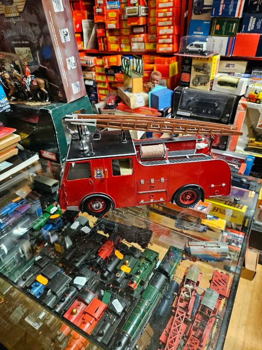 Corgi Fire Engine 1:18 - Image 2
