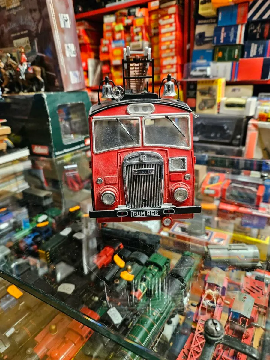 Corgi Fire Engine 1:18 - Image 4