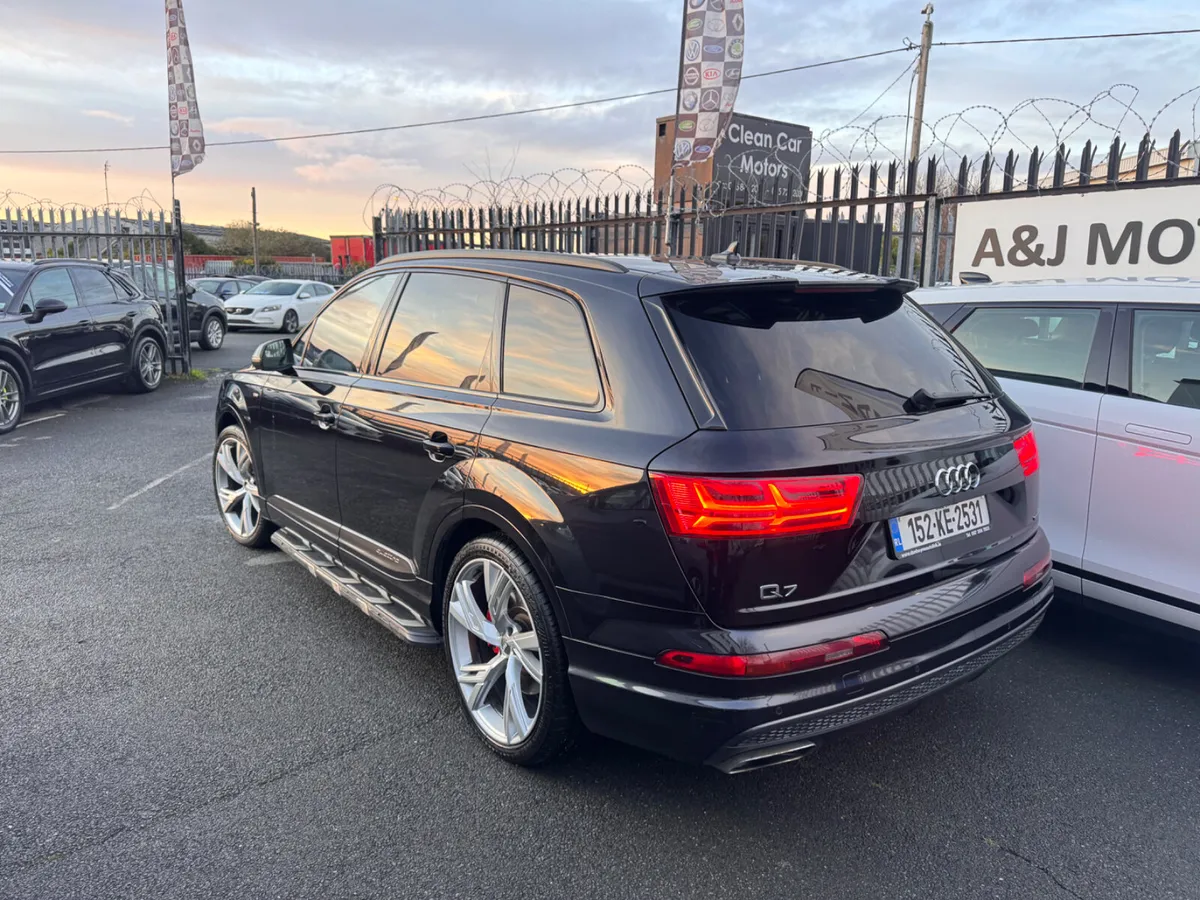 Audi Q7 3.0 Quattro S Line  Glass Roof 7 Seats - Image 3