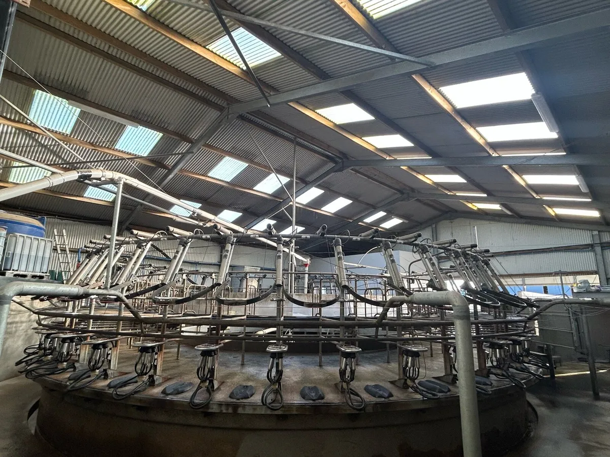 40 unit Waikato rotary milking machine - Image 1