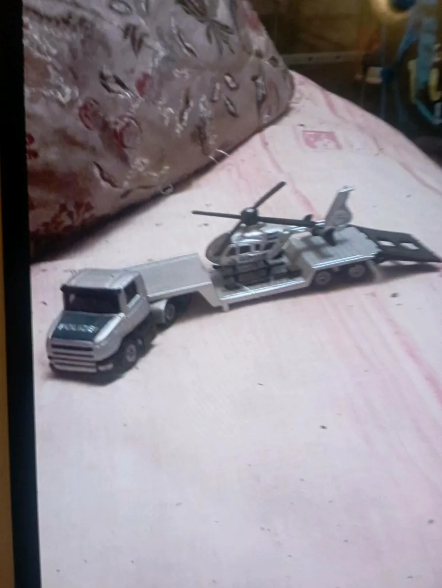 LOW PROFILE DIE- CAST MODLE  TRUCK - Image 1