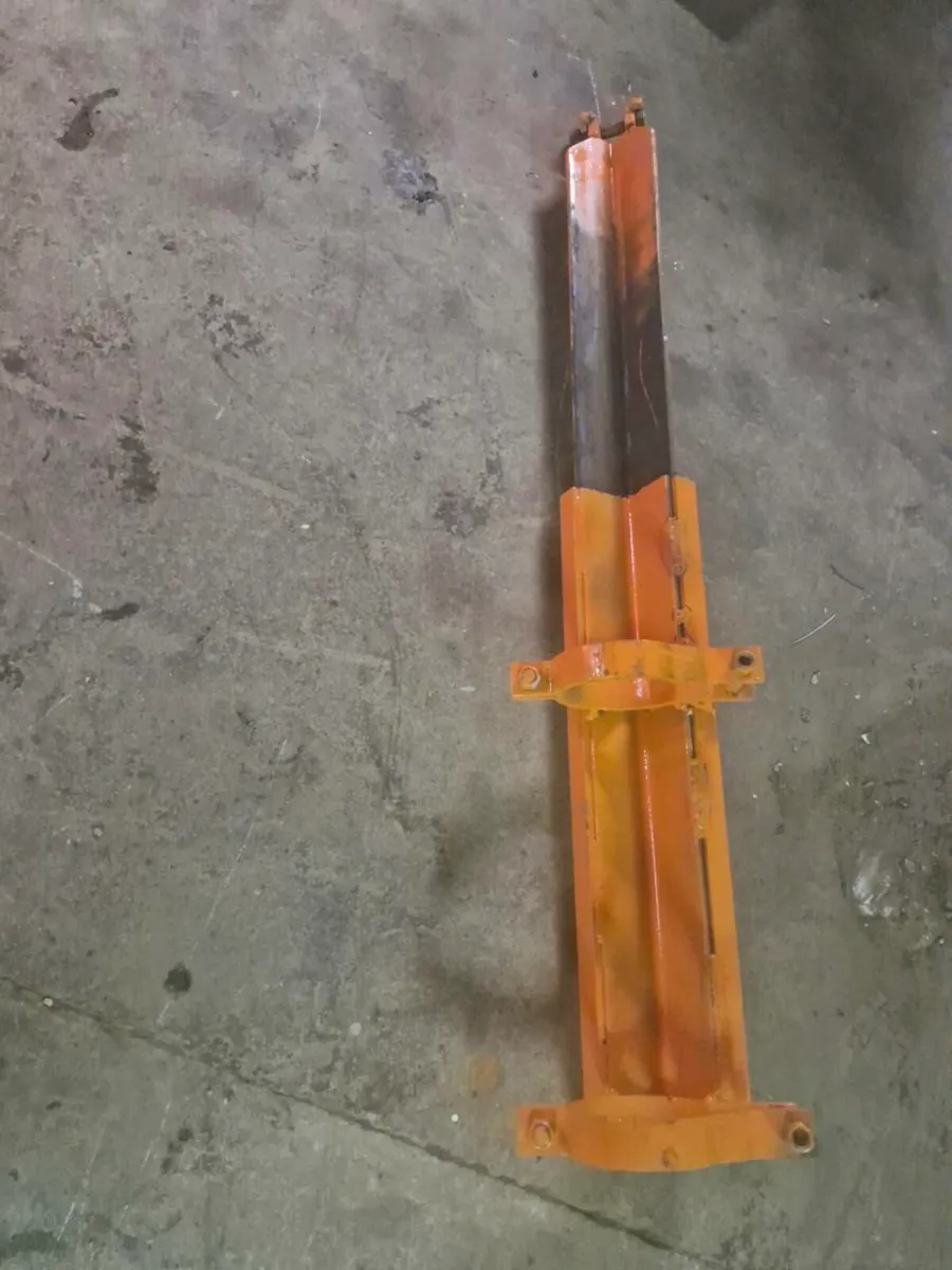 HITACHI 20-30T RAM GUARD - Image 3