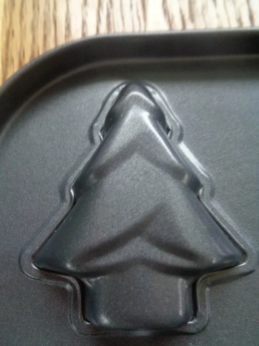 Christmas Tree Baking Tray for Sale - Image 4