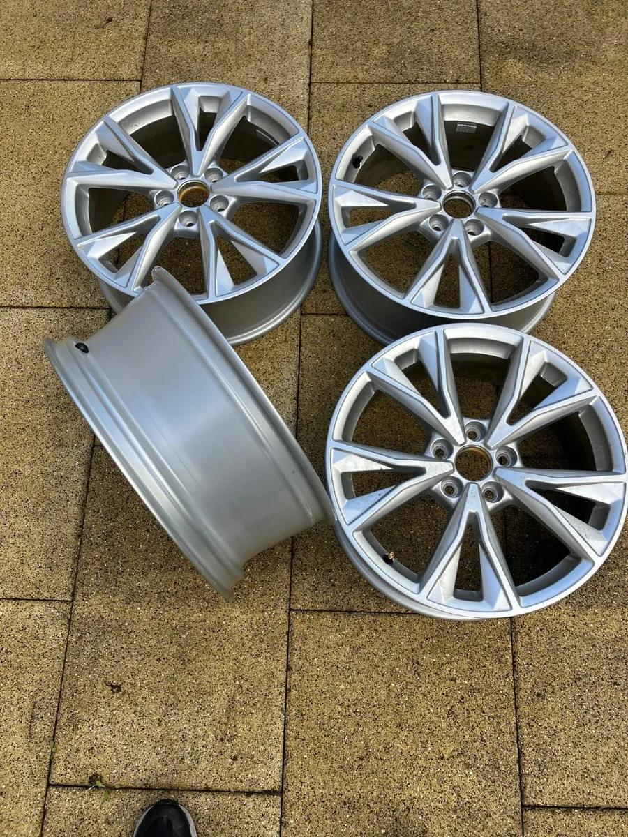 New Unused Genuine OEM Audi 18” Alloys For Sale. - Image 2