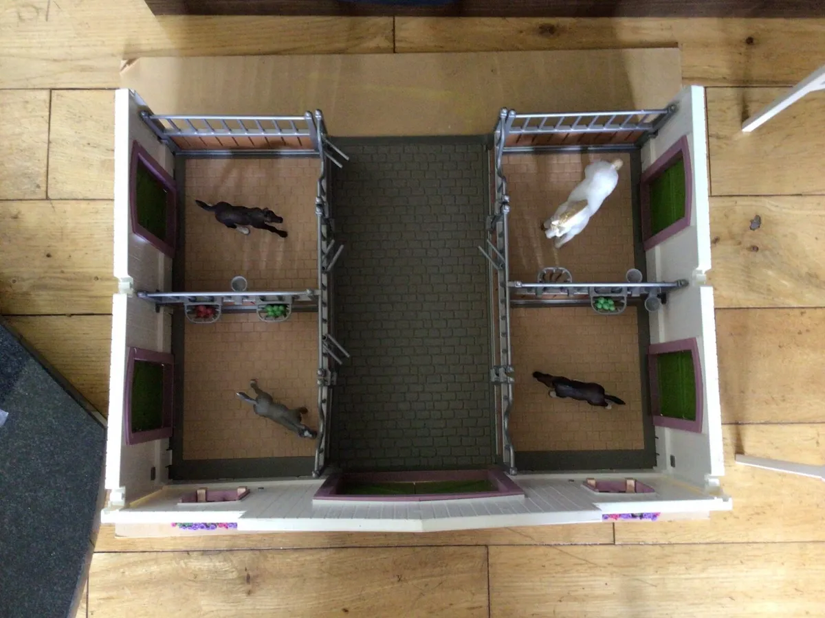 Schleich horse stables - Image 4
