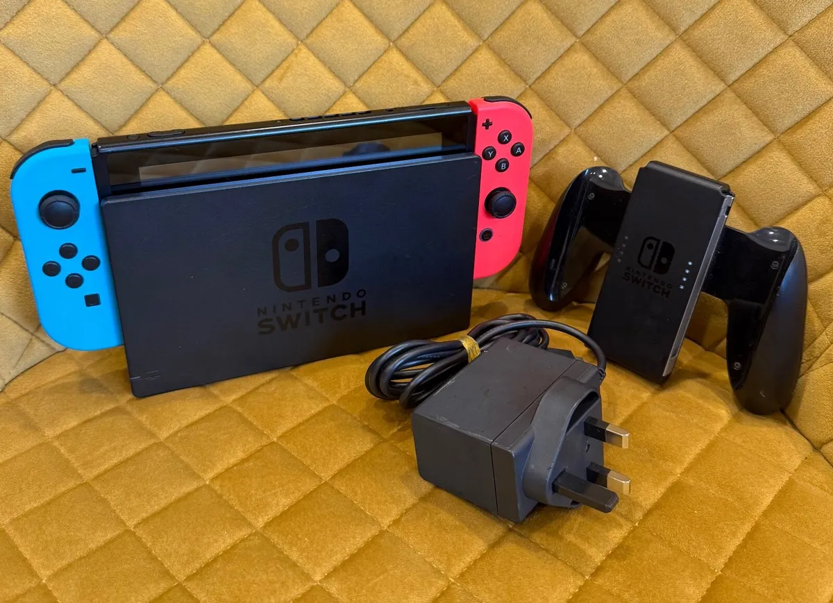 Nintendo Switch Console HAC-001 Joy Con Dock Grip - Image 1