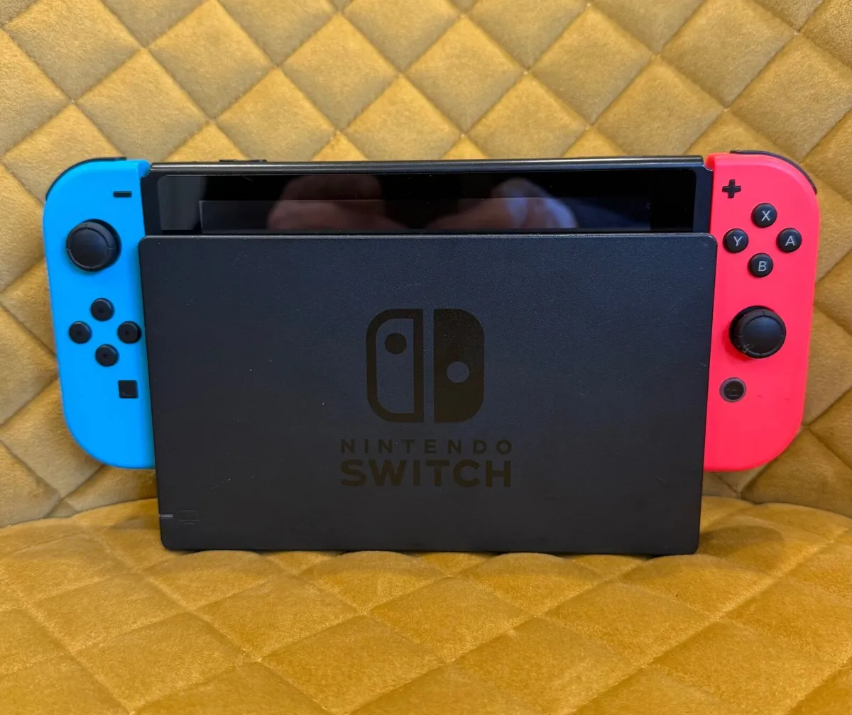 Nintendo Switch Console HAC-001 Joy Con Dock Grip - Image 2