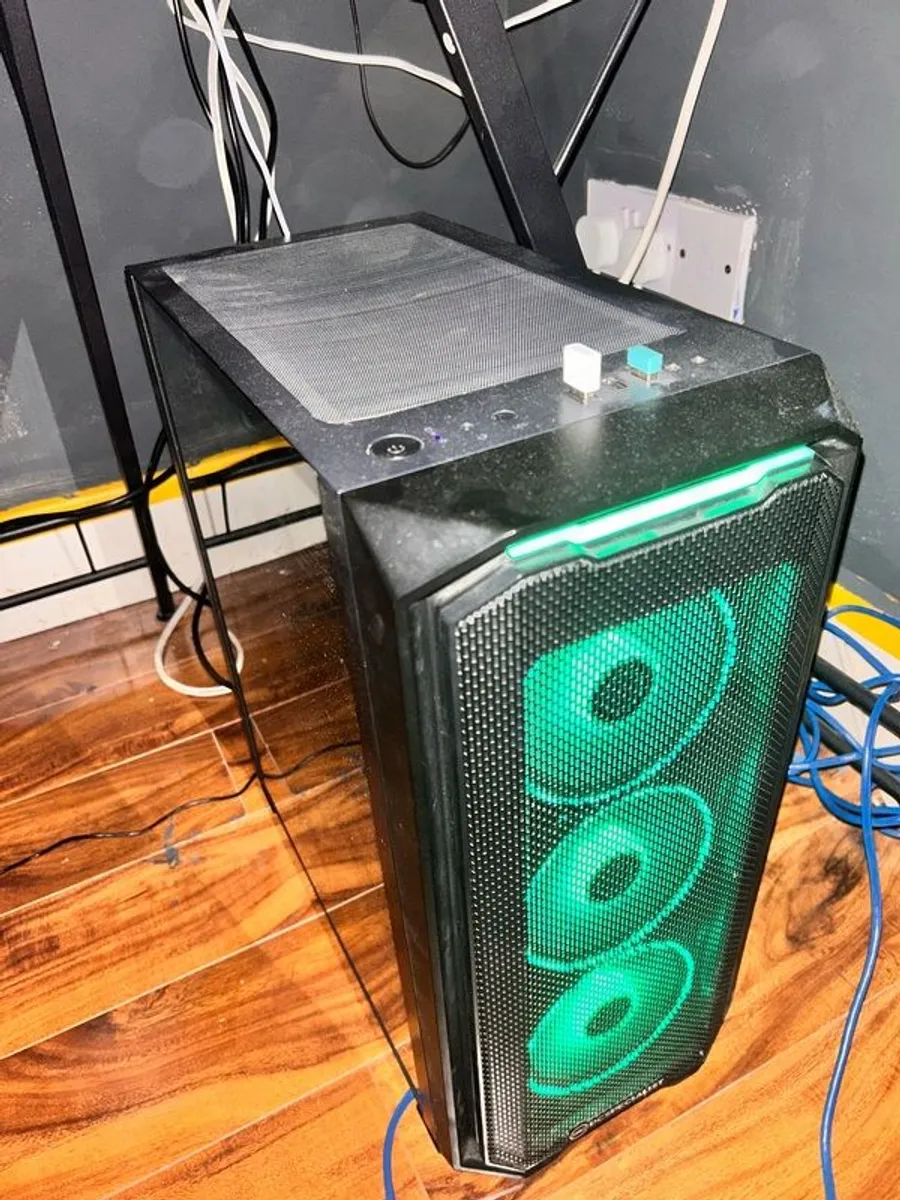 Gaming PC and Samsung curved monitor - Image 4