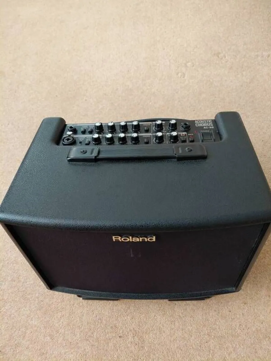 Roland AC60 Guitar Amplifier - Image 3