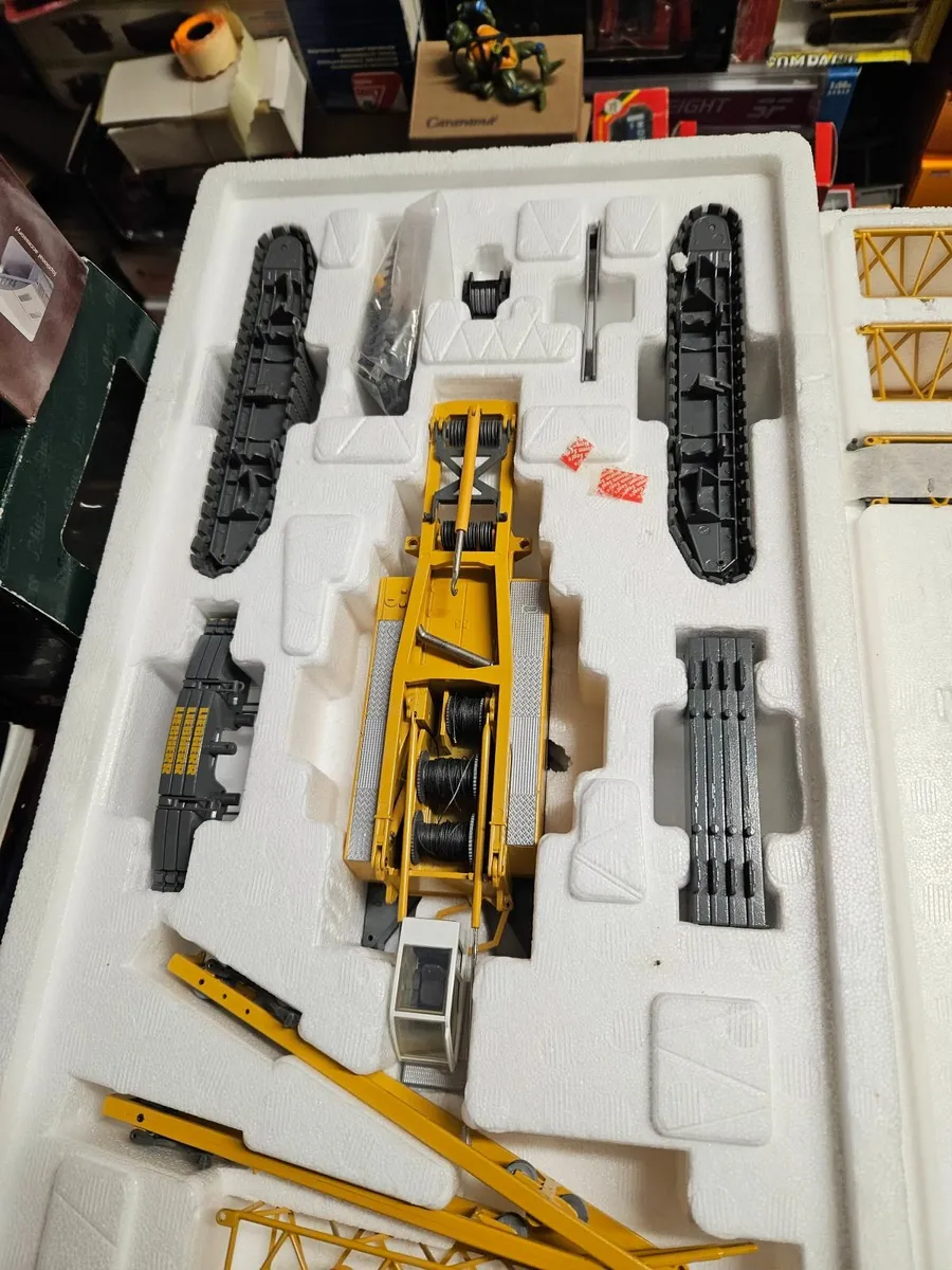 Corgi Conrad Liebherr 1280 Crawler Crane - Image 3