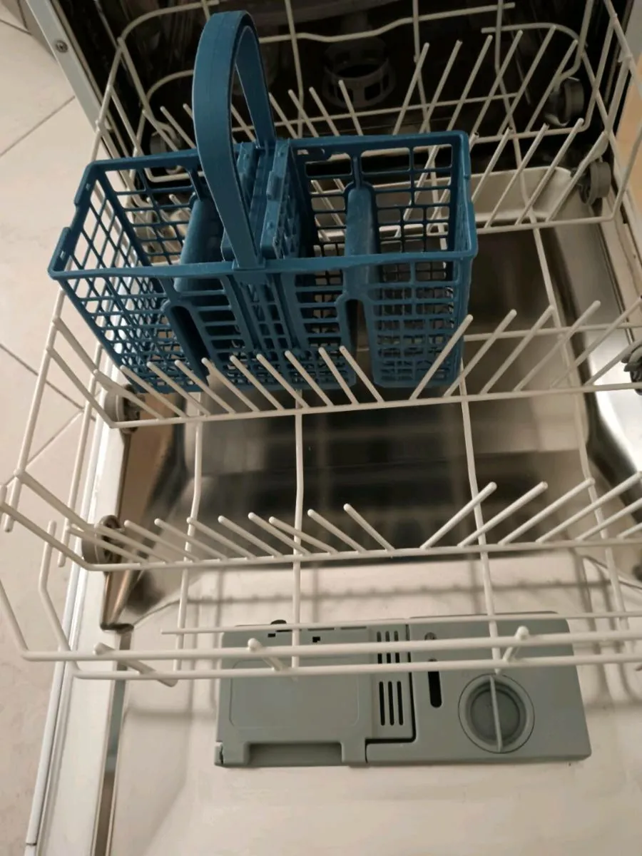 Slimline dishwasher - Image 3