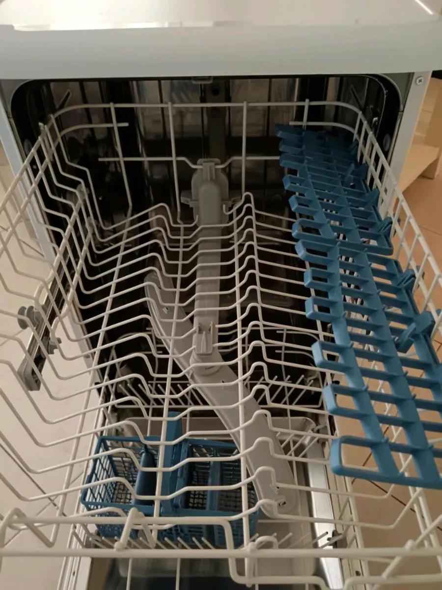 Slimline dishwasher - Image 4