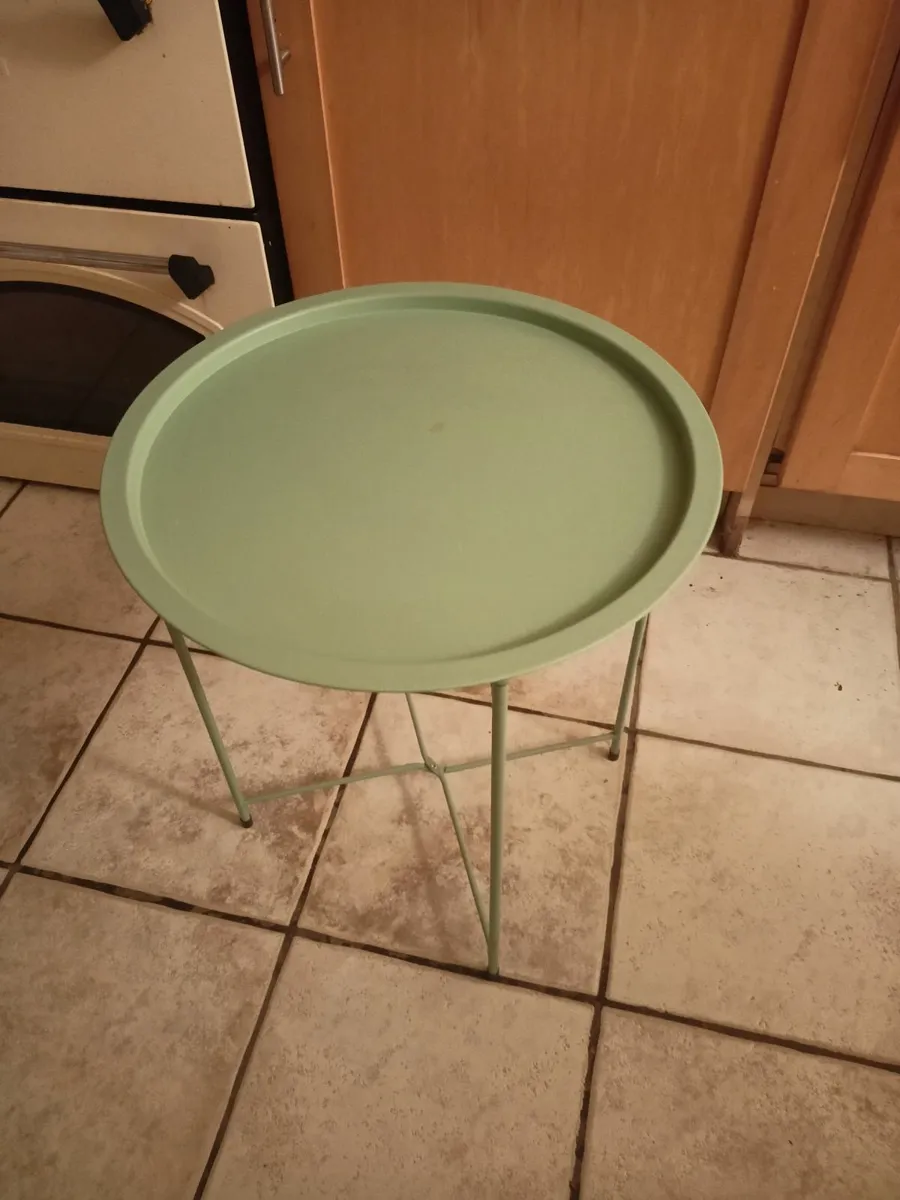 Folding table - Image 1