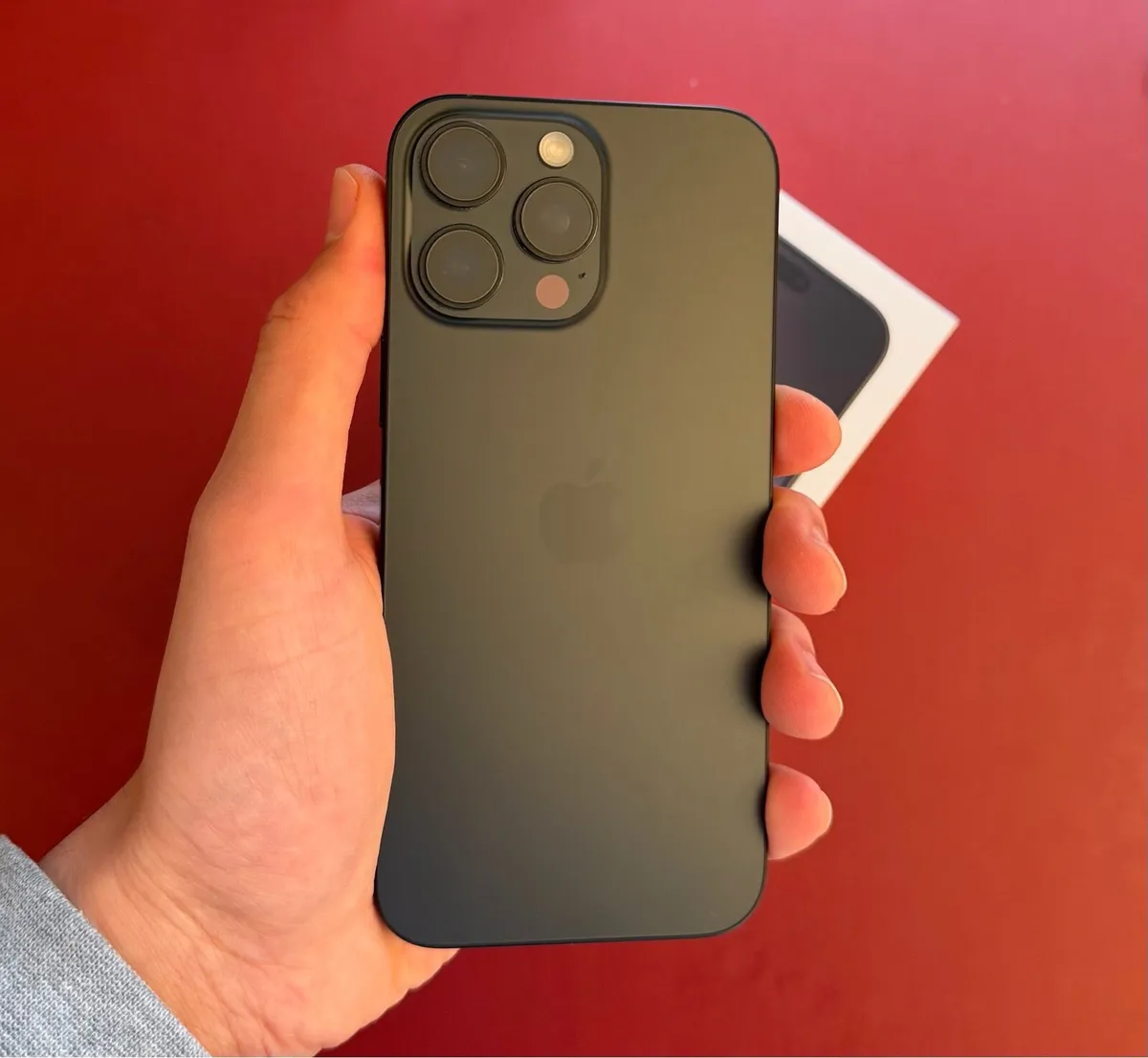 iPhone 16 Pro Max - 256gb - black titanium - Image 2