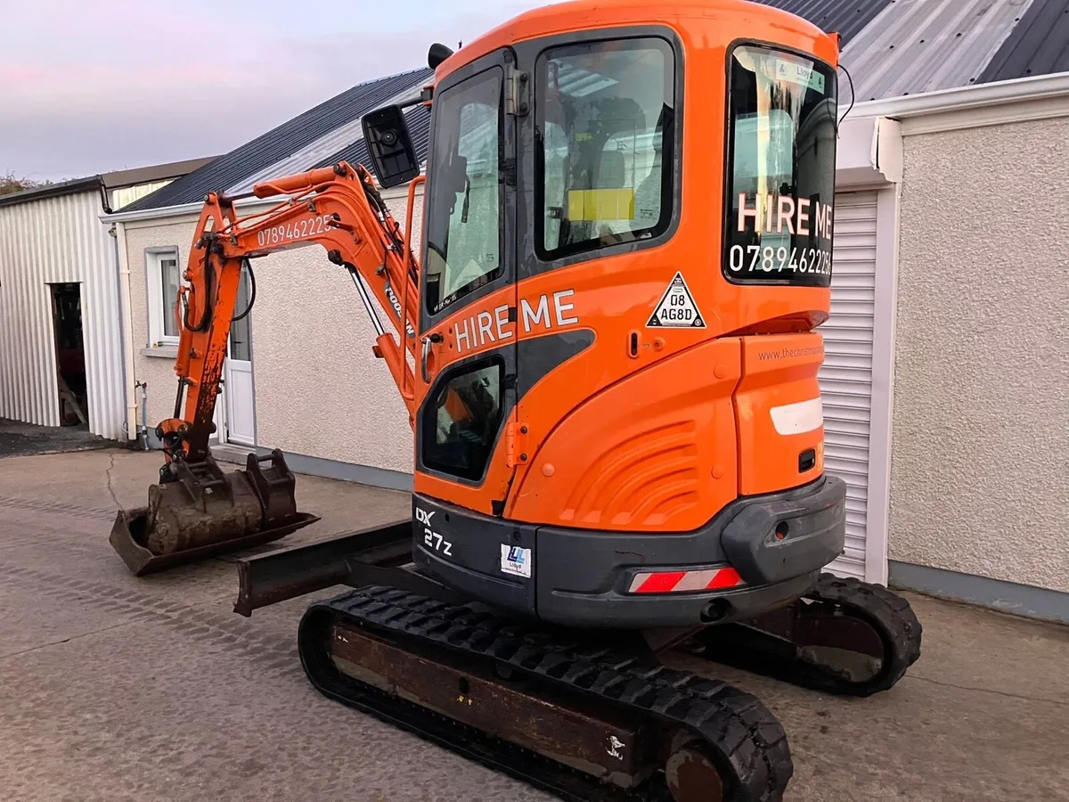 DOOSAN 2.7 Tonne Digger - Image 1