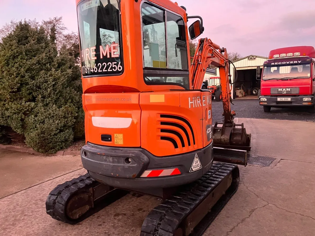 DOOSAN 2.7 Tonne Digger - Image 2