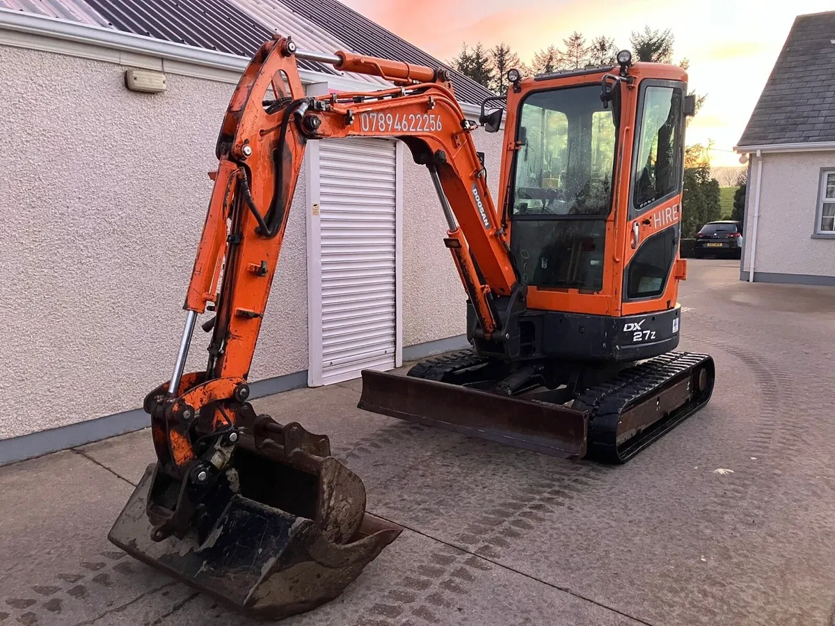 DOOSAN 2.7 Tonne Digger - Image 3