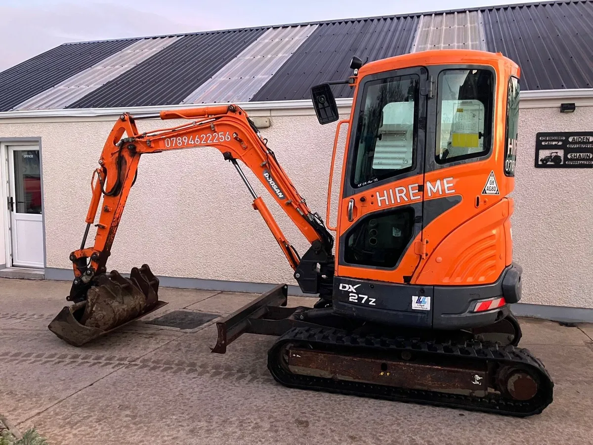 DOOSAN 2.7 Tonne Digger - Image 4
