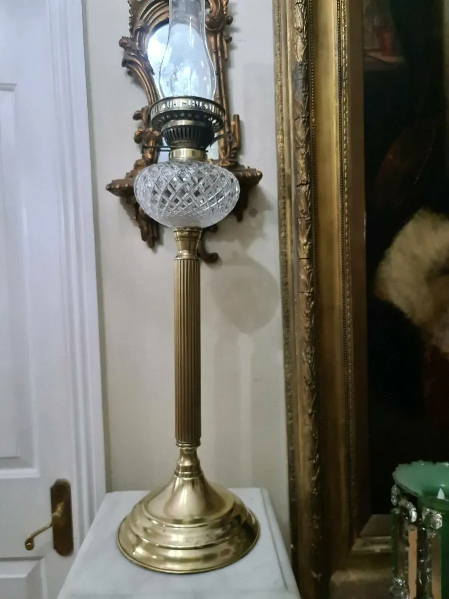 Tall victorian oil lamp - Image 1
