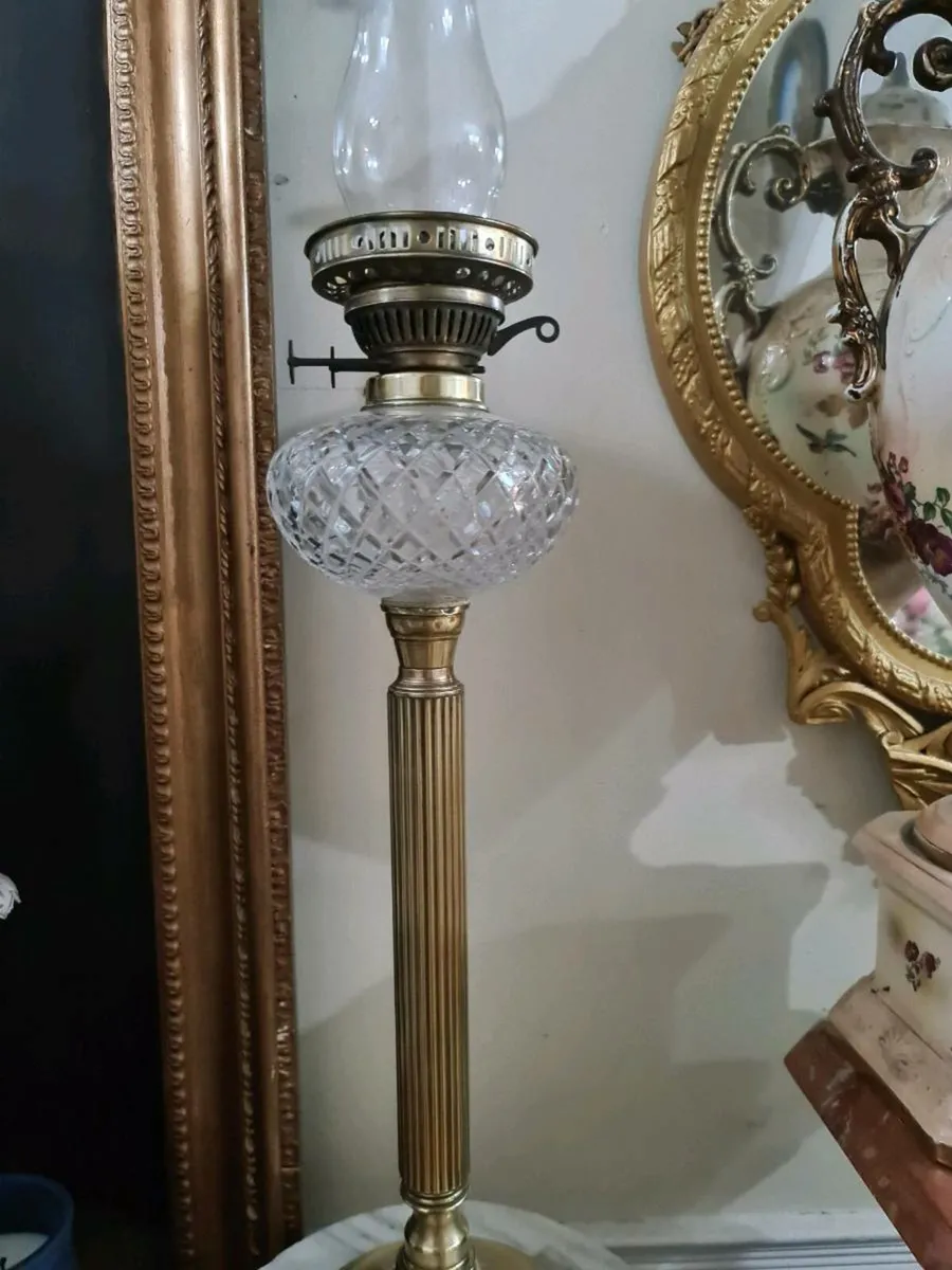 Tall victorian oil lamp - Image 3