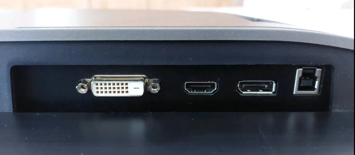 Samsung 32" HD Monitor - Image 4