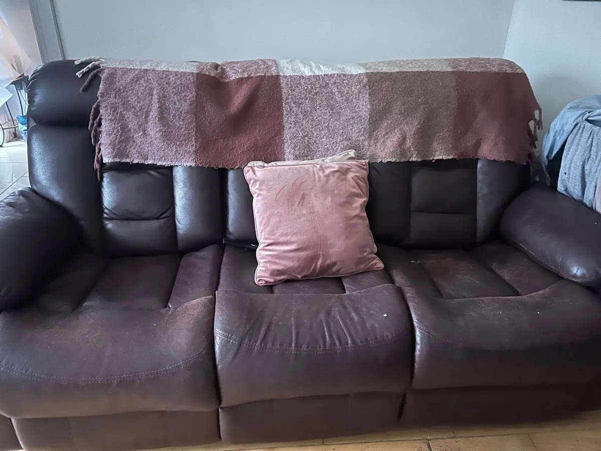 Free leather sofa - Image 3