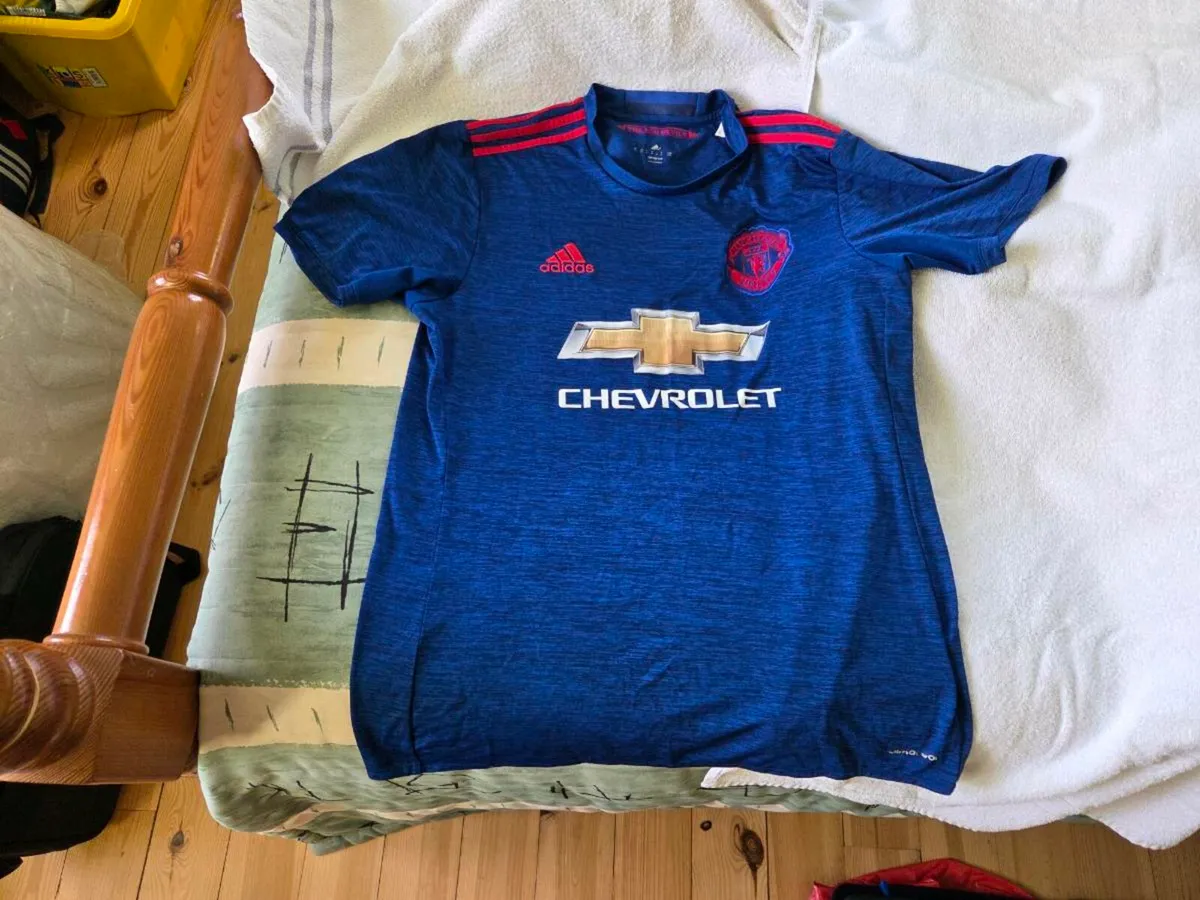 Manchester United Away Jersey 2016 to 2017 adidas - Image 1