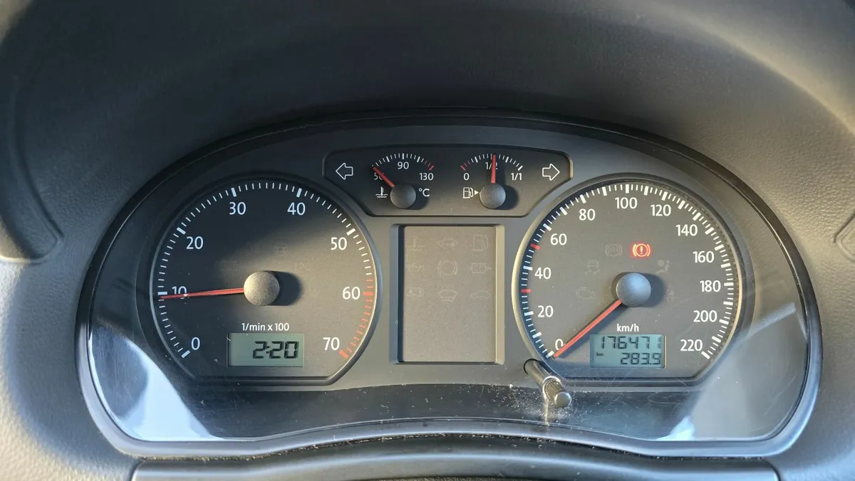 Volkswagen Polo 2007, 176k km, manual. - Image 3