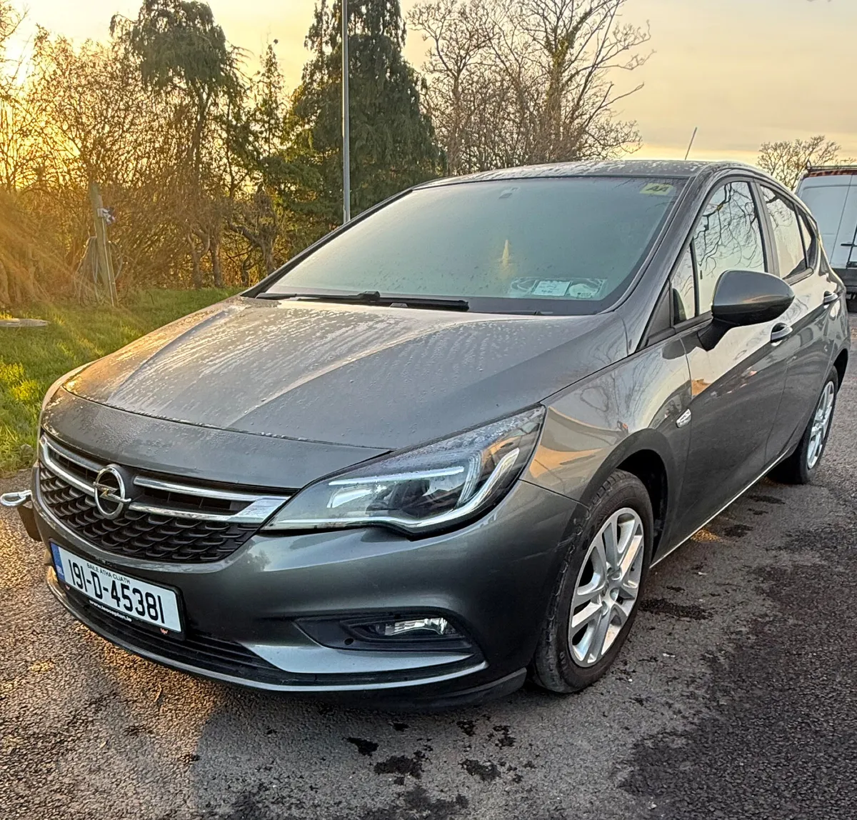 Opel Astra 2019 Car Van - Image 1